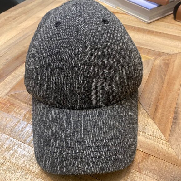 Roots Hat - Picture 1 of 2